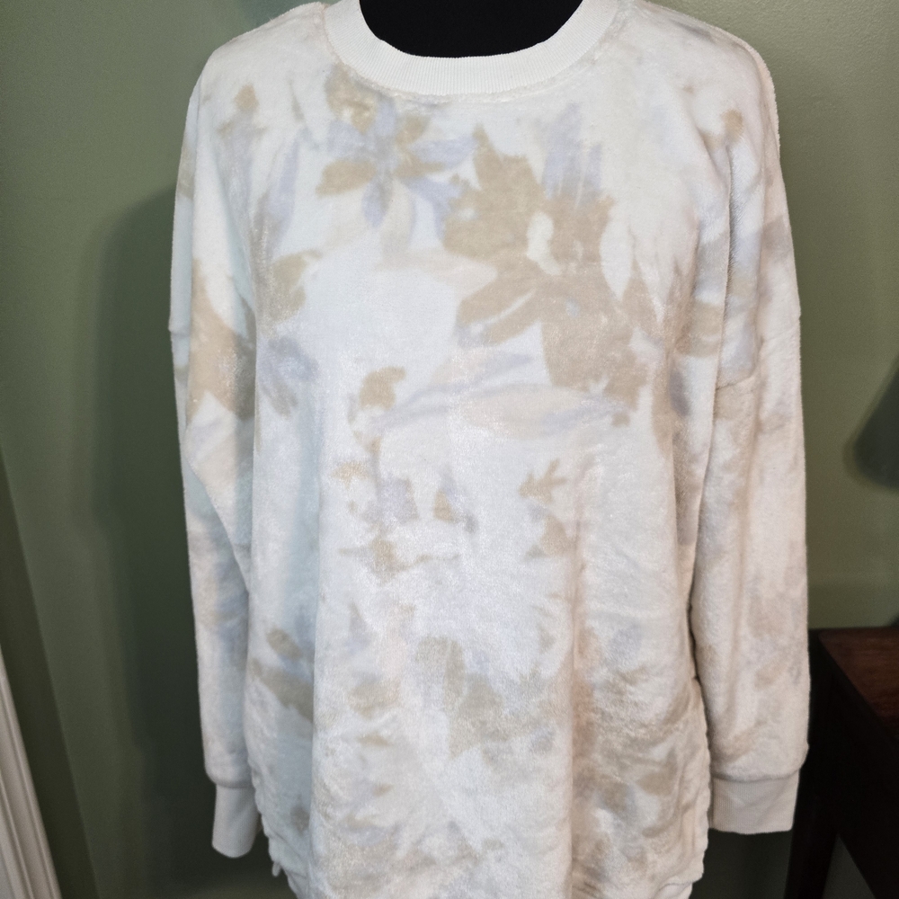 SO Women's Floral Crew Neck Sweater - Cream and Tan